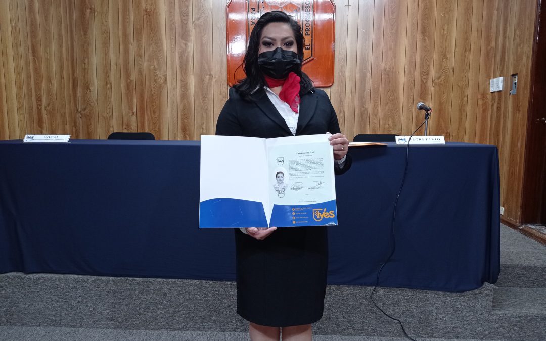 Maricruz Hernández Luna, nueva Licenciada en Derecho