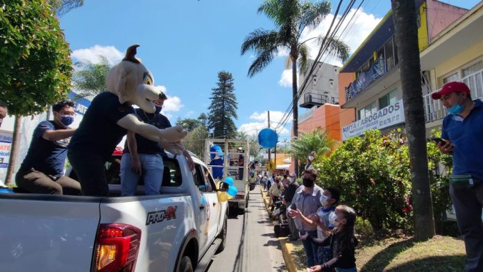 Universidad Ives participa en Caravana de Diario de Xalapa