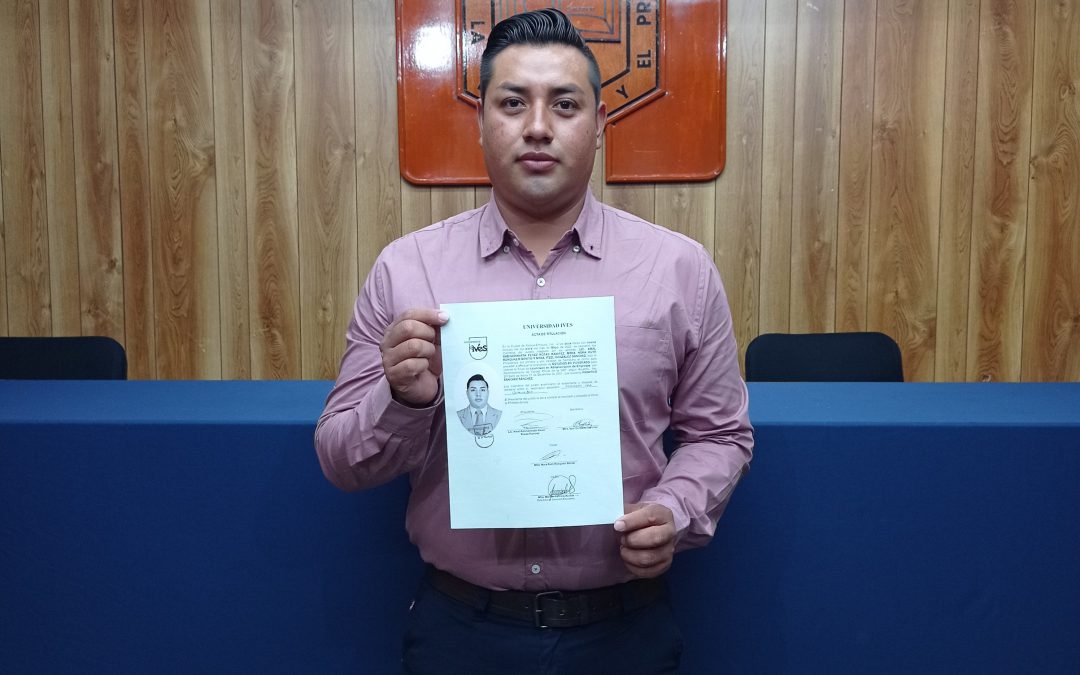 Universidad IVES felicita a Primitivo Sánchez, por conseguir su título profesional