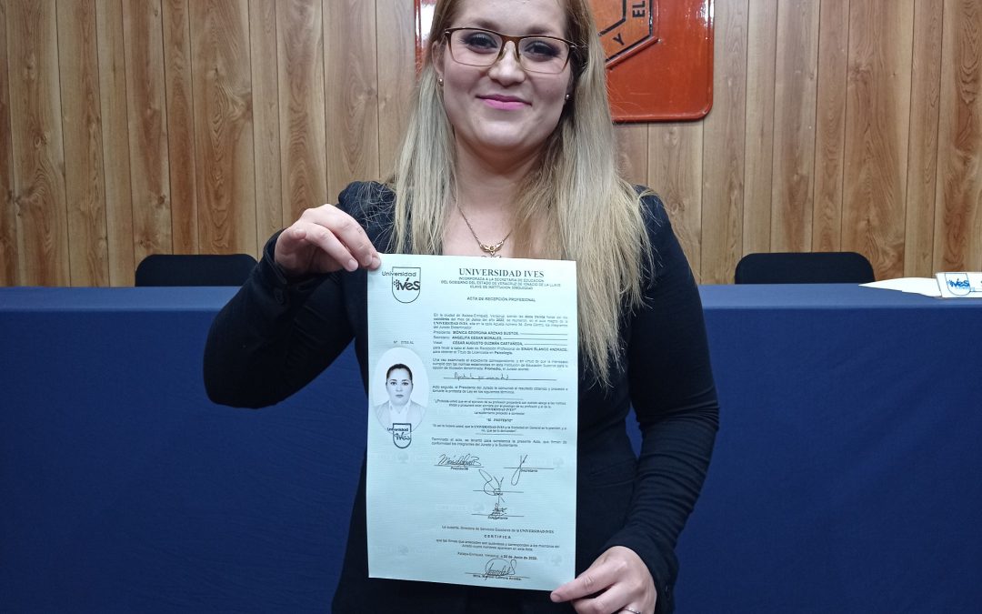 Universidad IVES felicita a Sinahí Blanco, por conseguir su título profesional