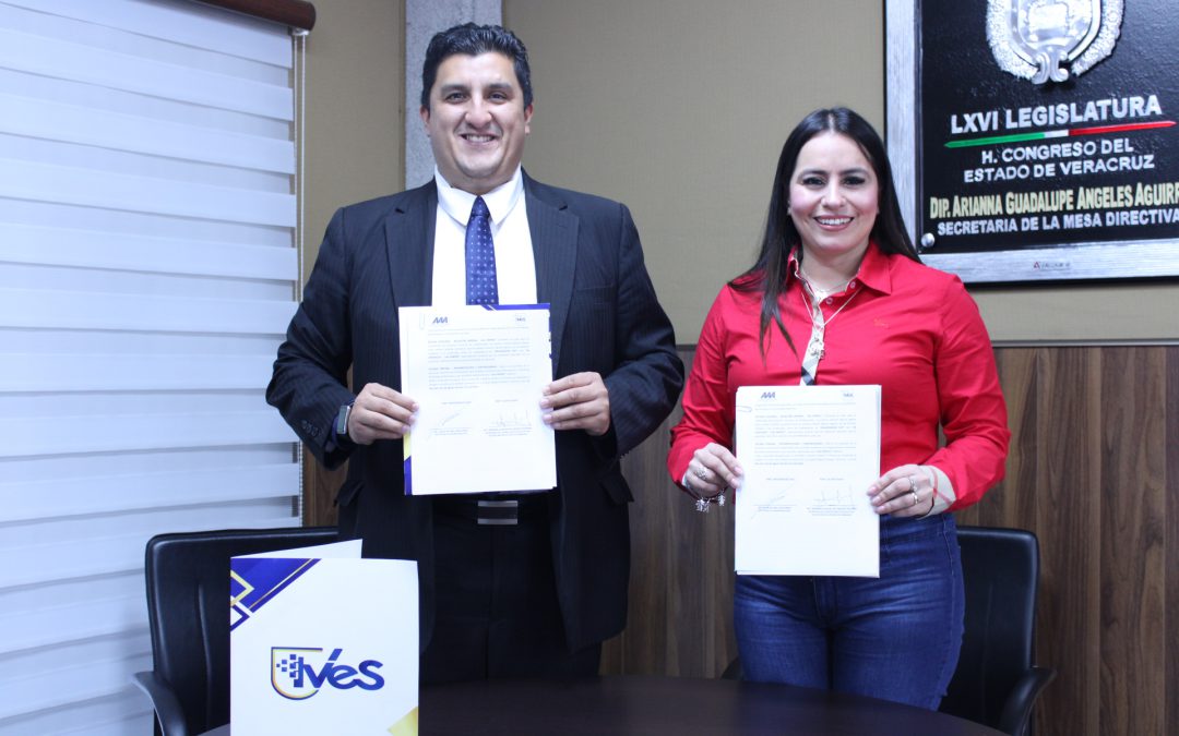 Universidad IVES y la diputada Arianna Ángeles firman convenio para otorgamiento de becas