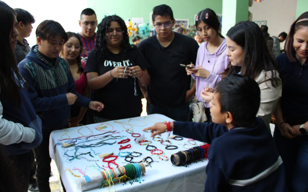 Alumnos de Universidad IVES visitan la expoventa “Tianguis Matraquero” de MATRACA A.C.